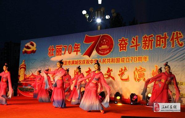 《隐入尘烟》完美逆袭，实时票房超《独行月球》，这部电影的内容有多真实？游戏画面